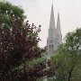 <p align=left>Après Saint-Tite, nous nous dirigeons vers Baei Saint-Paul. Arrêt dodo en face de la basilique Sainte-Anne dont les clochers pointent dans la grisaille.